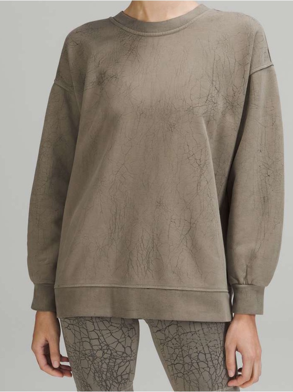 Lululemon Perfectly Oversized Crew
Thread Dye Rover Black $118 Retail